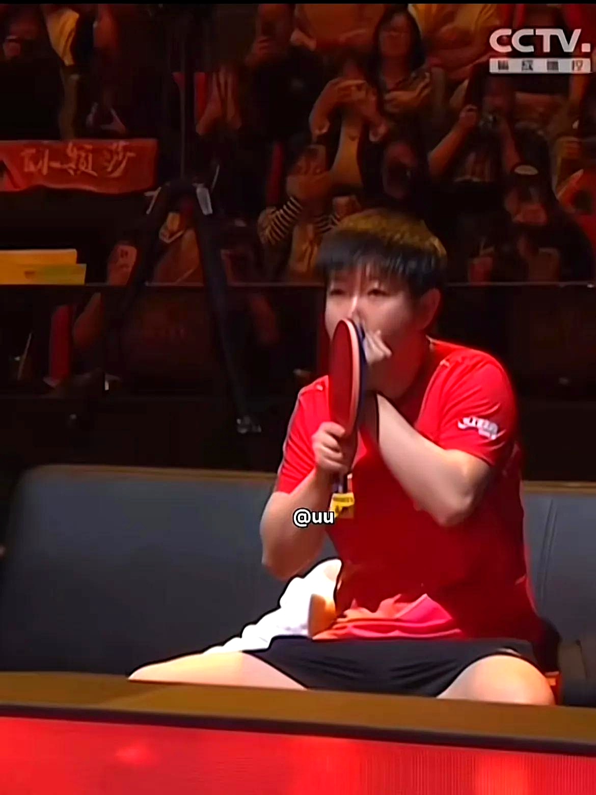 九游游戏中心-莱万多夫斯基迎来十二赛季出色发挥，独行侠观众热烈欢呼！比赛高潮迭起(莱万多夫斯基效力过球队)