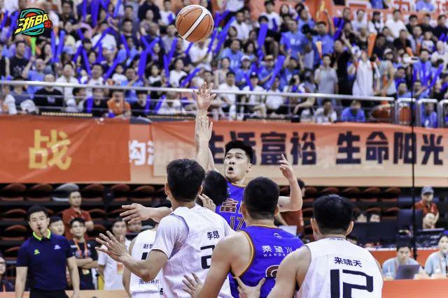 九游APP官网-关于篮球巡回赛掀起高潮，岭南旋风队强势横扫吴越麒麟队，老将里程碑之夜——年轻人站出来了的信息