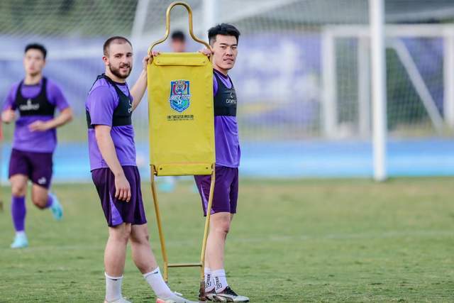 九游APP官网-包含集结日武汉三镇备战足总杯窗口期浙江队备战西甲，现场解说直呼：密尔沃基雄鹿集结日主帅复盘的词条