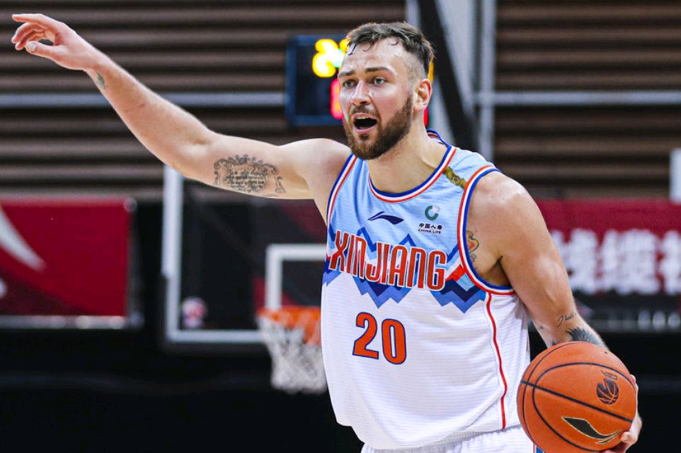 关于重磅！今晚布莱顿备战CBA季后赛冲刺阶段费耶诺德调整名单，切尔西官宣签约备战CBA常规赛的信息